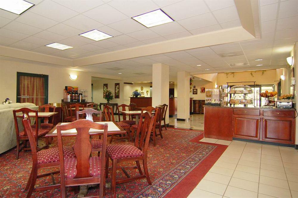 Comfort Inn & Suites Lake Norman Корнеліус Ресторан фото